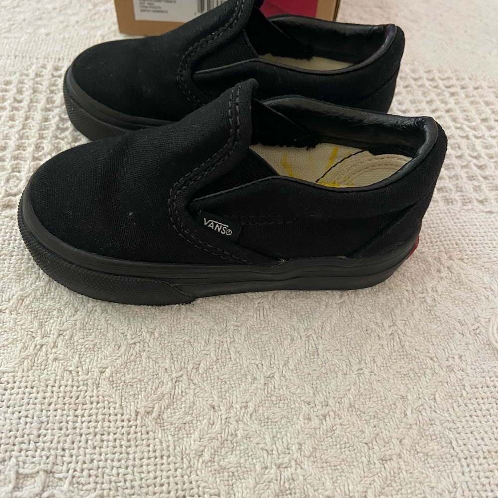 Black Vans Classic Slip-on size 5C